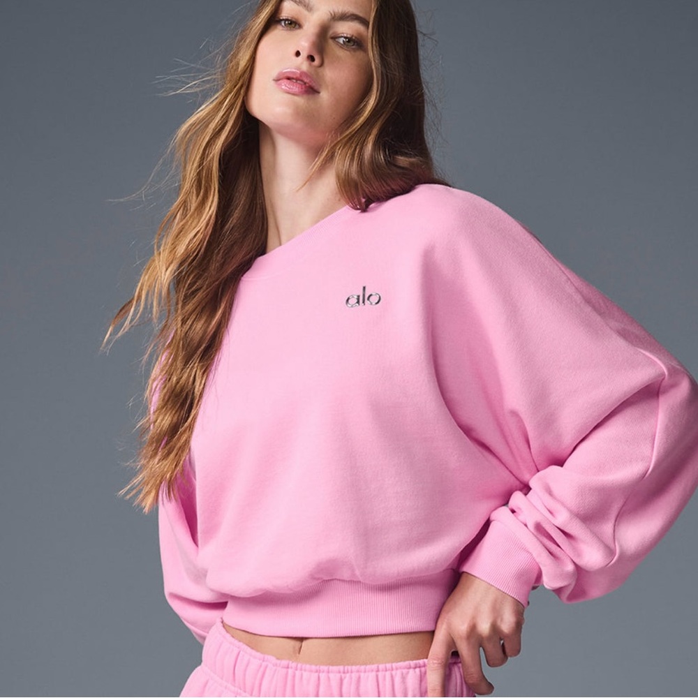 ALO Cropped Accolade Crewneck - Sweet Pink 🩷 - Picture 2 of 5
